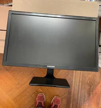 Samsung 22″ diagonal computer laptop desktop monitor screen