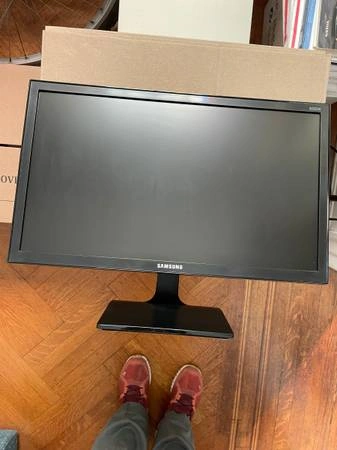 Samsung 22 diagonal computer laptop desktop monitor screen0